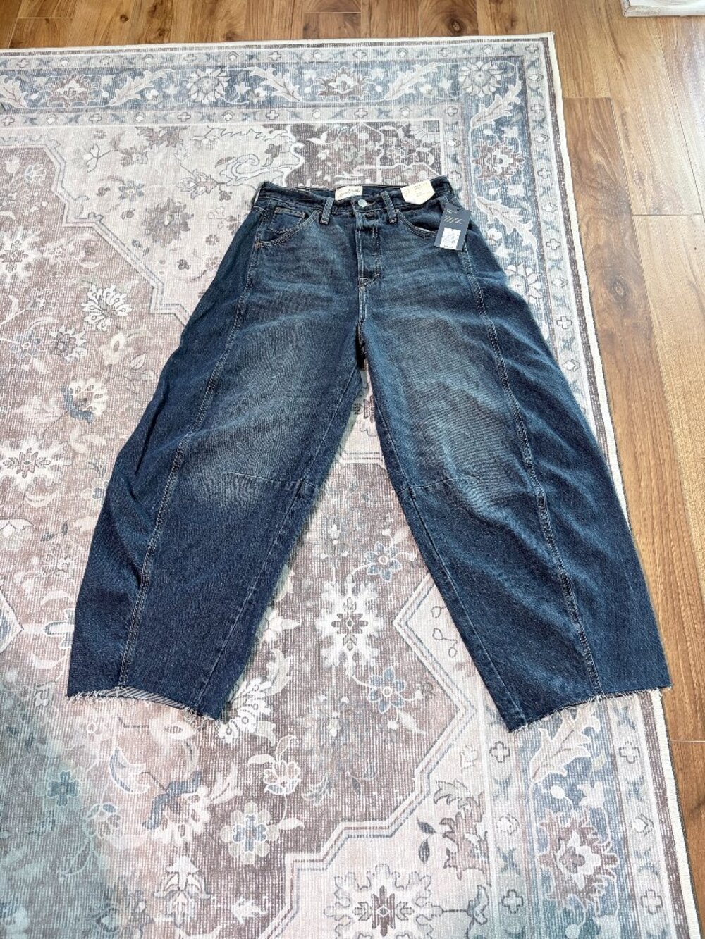 NWT Universal Thread Curved Leg Barrel Jeans High Rise Crop Ankle Size 4